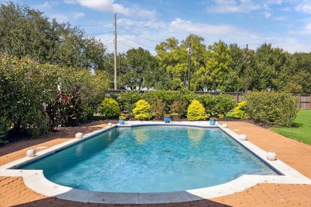 103 Chatsworth Circle, Sugar Land, TX 77479