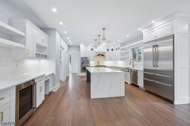354 Beaufort Ave, Livingston Twp., NJ 07039
