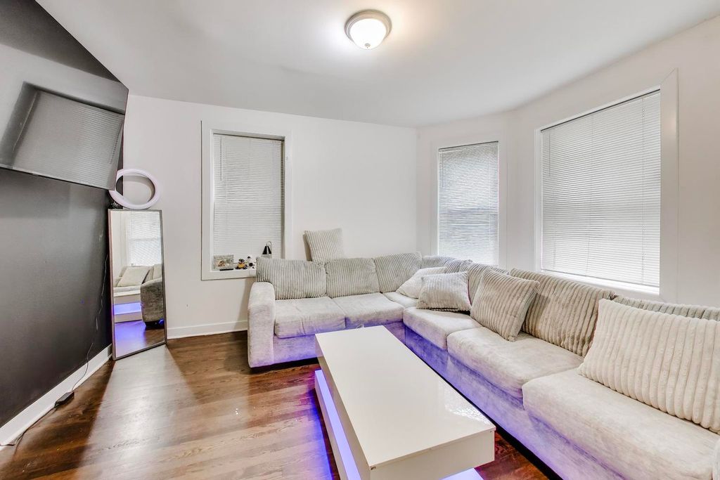 1431 N Springfield Avenue, Chicago, IL 60651 — photo 2