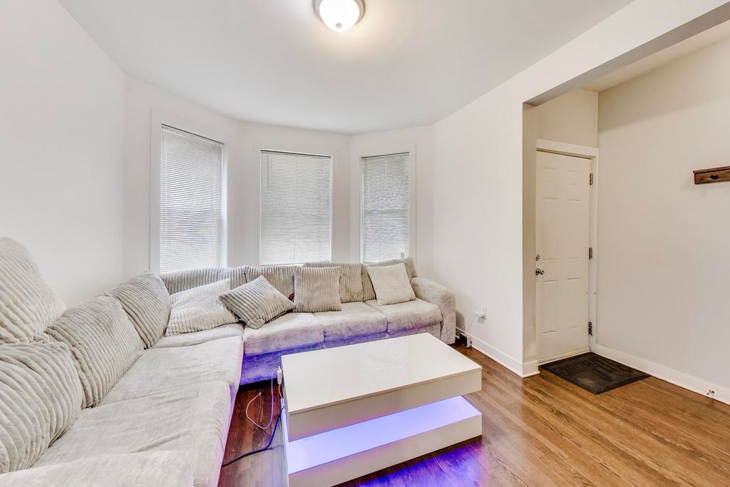 1431 N Springfield Avenue, Chicago, IL 60651 — photo 3