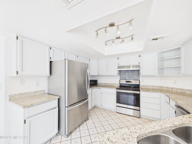 8932 N Spinel Place, Tucson, AZ 85742