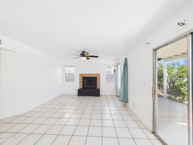 8932 N Spinel Place, Tucson, AZ 85742