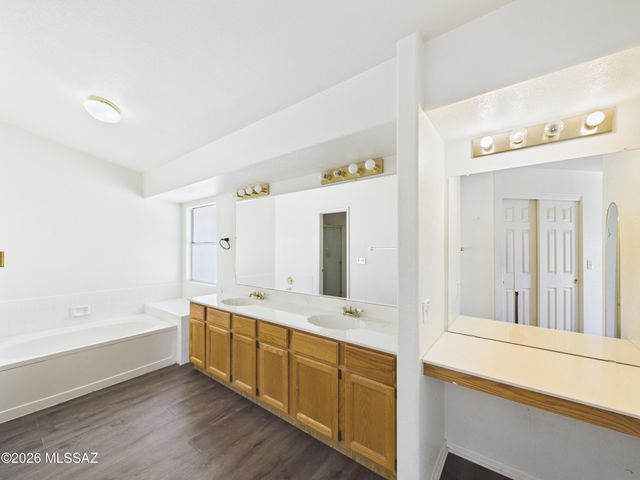8932 N Spinel Place, Tucson, AZ 85742