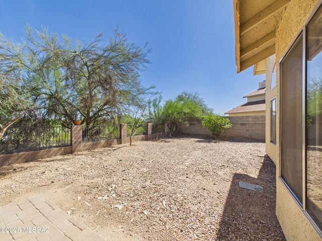 8932 N Spinel Place, Tucson, AZ 85742