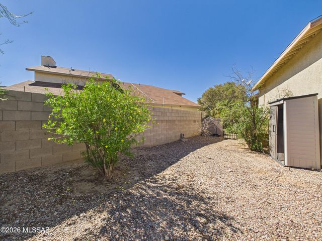 8932 N Spinel Place, Tucson, AZ 85742