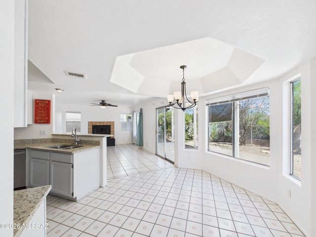 8932 N Spinel Place, Tucson, AZ 85742