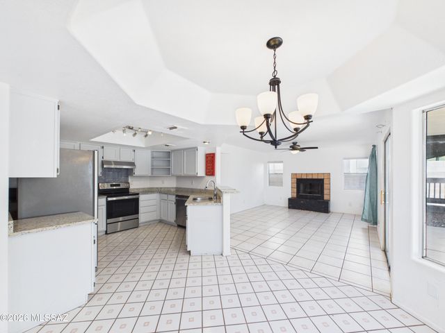 8932 N Spinel Place, Tucson, AZ 85742