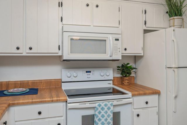 611 Center Street, UNIT 11, Fort Walton Beach, FL 32547