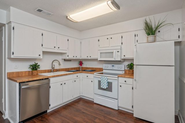611 Center Street, UNIT 11, Fort Walton Beach, FL 32547