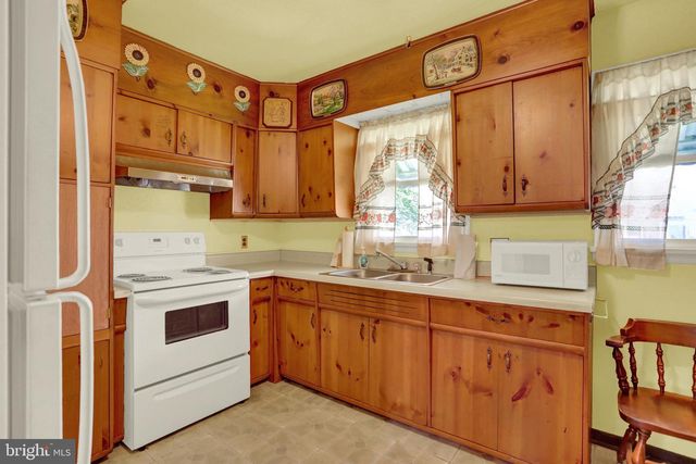 1124 BRANDON DR, Chambersburg, PA 17201