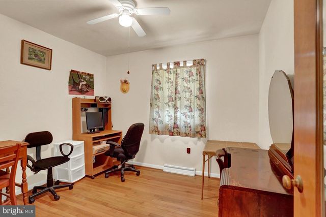 1124 BRANDON DR, Chambersburg, PA 17201