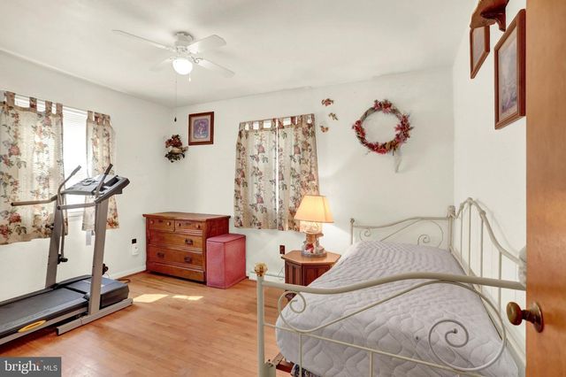 1124 BRANDON DR, Chambersburg, PA 17201