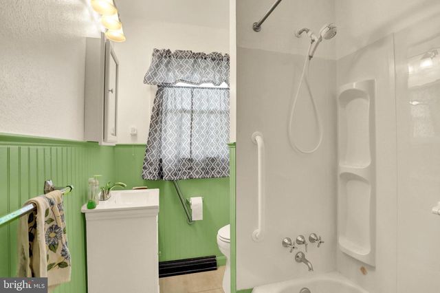 1124 BRANDON DR, Chambersburg, PA 17201