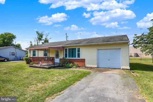 1124 BRANDON DR, Chambersburg, PA 17201