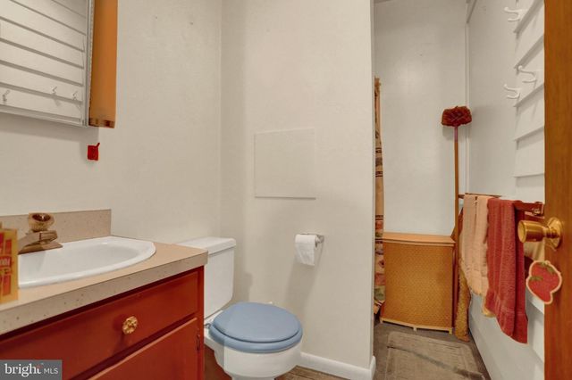 1124 BRANDON DR, Chambersburg, PA 17201