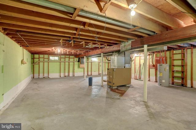 1124 BRANDON DR, Chambersburg, PA 17201