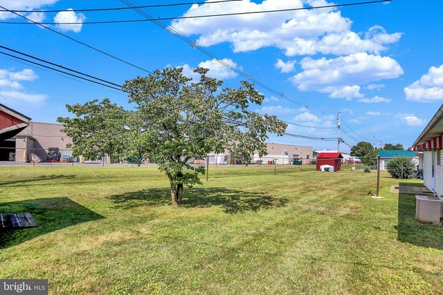 1124 BRANDON DR, Chambersburg, PA 17201