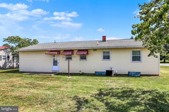 1124 BRANDON DR, Chambersburg, PA 17201