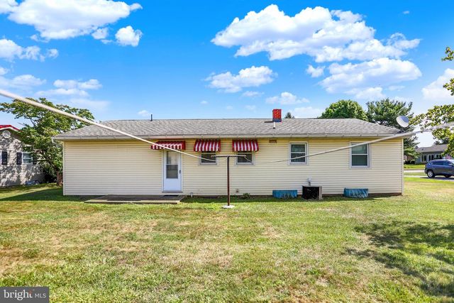 1124 BRANDON DR, Chambersburg, PA 17201