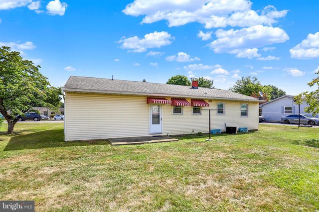 1124 BRANDON DR, Chambersburg, PA 17201