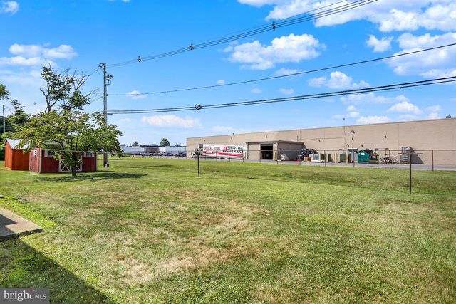 1124 BRANDON DR, Chambersburg, PA 17201