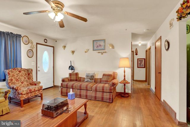1124 BRANDON DR, Chambersburg, PA 17201
