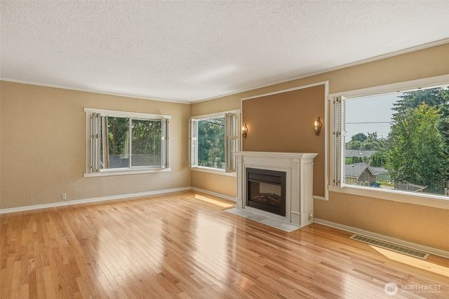 3242 36th Avenue W, Seattle, WA 98199