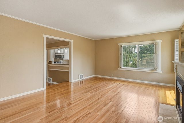 3242 36th Avenue W, Seattle, WA 98199