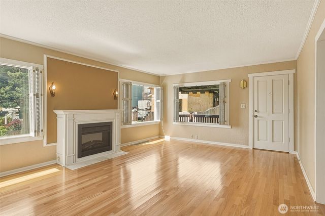 3242 36th Avenue W, Seattle, WA 98199