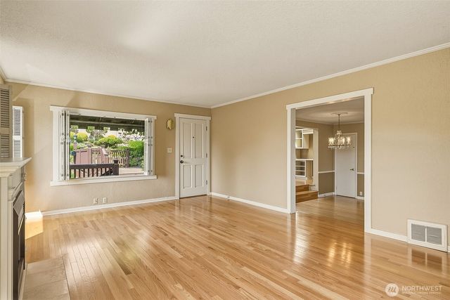 3242 36th Avenue W, Seattle, WA 98199