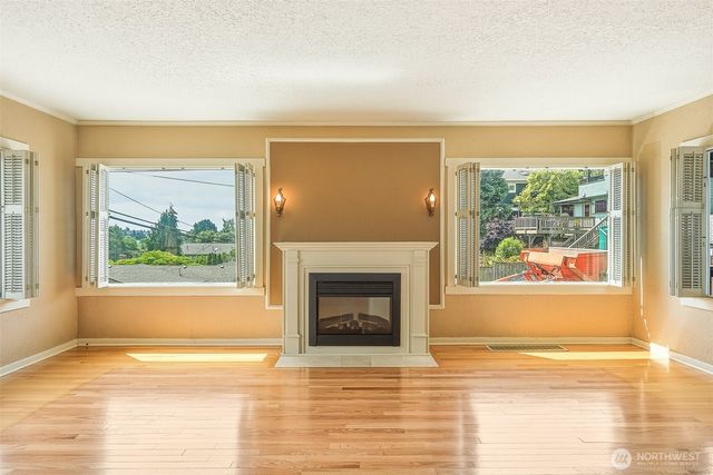 3242 36th Avenue W, Seattle, WA 98199