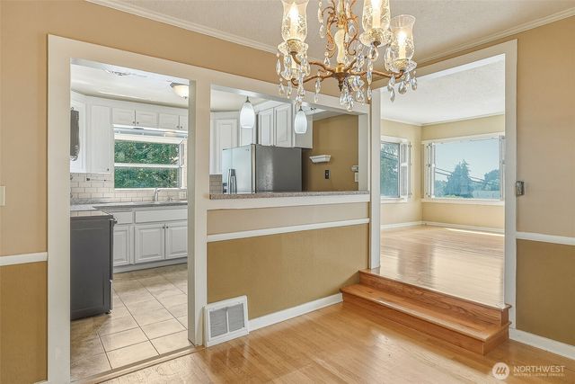 3242 36th Avenue W, Seattle, WA 98199