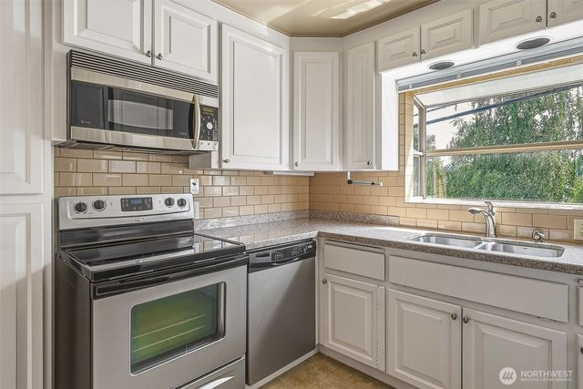 3242 36th Avenue W, Seattle, WA 98199
