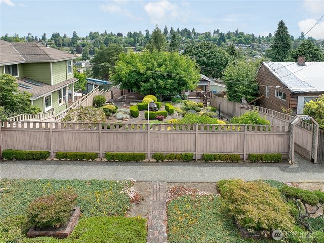 3242 36th Avenue W, Seattle, WA 98199