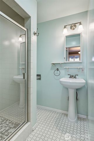 3242 36th Avenue W, Seattle, WA 98199