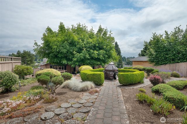 3242 36th Avenue W, Seattle, WA 98199