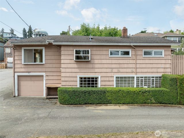 3242 36th Avenue W, Seattle, WA 98199