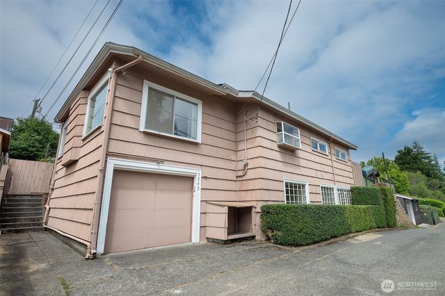 3242 36th Avenue W, Seattle, WA 98199