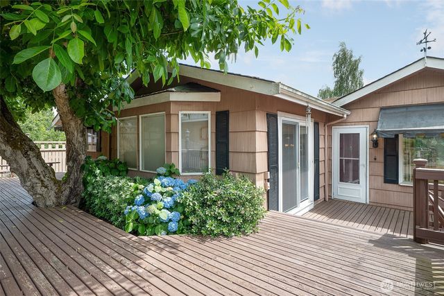 3242 36th Avenue W, Seattle, WA 98199