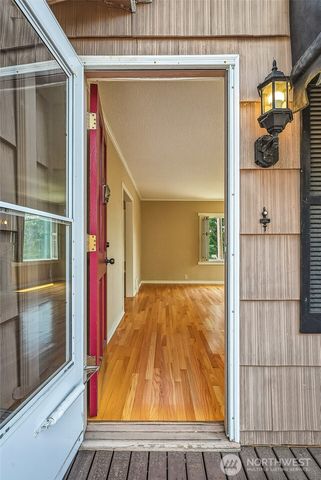 3242 36th Avenue W, Seattle, WA 98199
