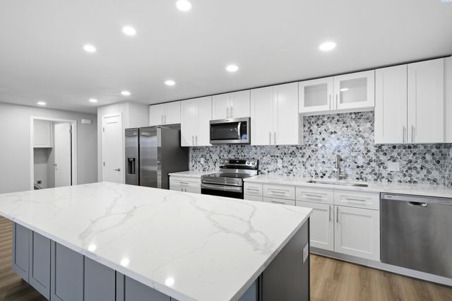 8536 W Canyon Ave, Kennewick, WA 99336