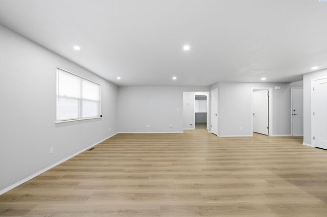 8536 W Canyon Ave, Kennewick, WA 99336