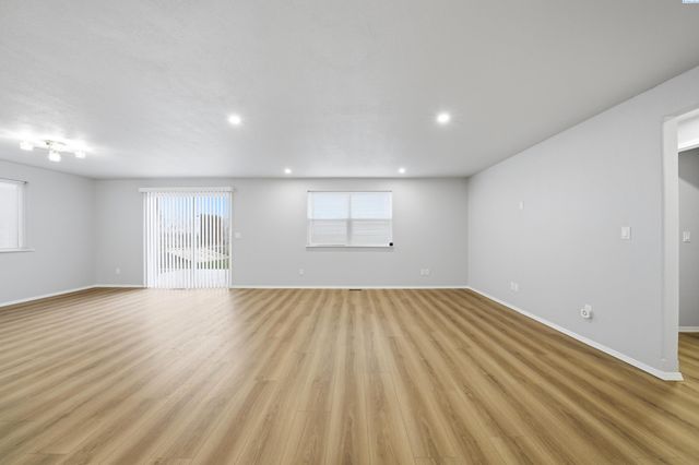 8536 W Canyon Ave, Kennewick, WA 99336