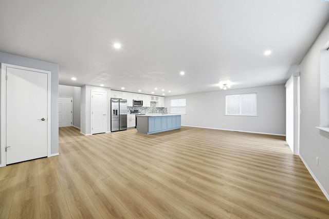 8536 W Canyon Ave, Kennewick, WA 99336