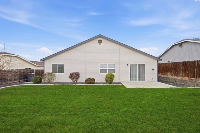 8536 W Canyon Ave, Kennewick, WA 99336