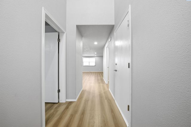 8536 W Canyon Ave, Kennewick, WA 99336