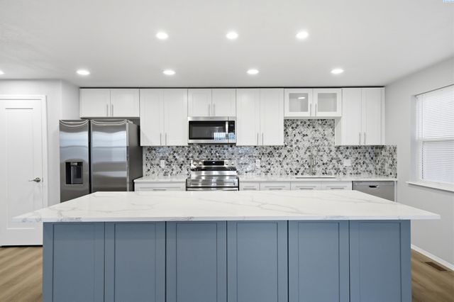 8536 W Canyon Ave, Kennewick, WA 99336