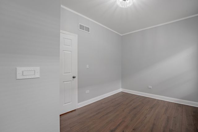 7715 S Oglesby Avenue, Chicago, IL 60649