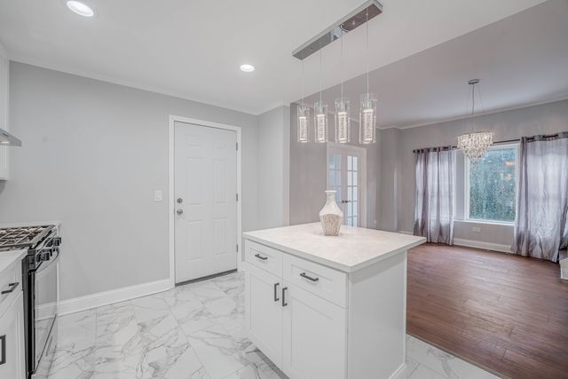 7715 S Oglesby Avenue, Chicago, IL 60649