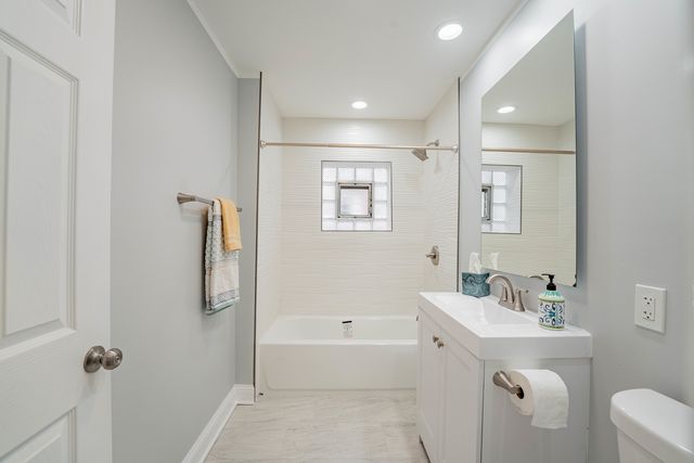 7715 S Oglesby Avenue, Chicago, IL 60649